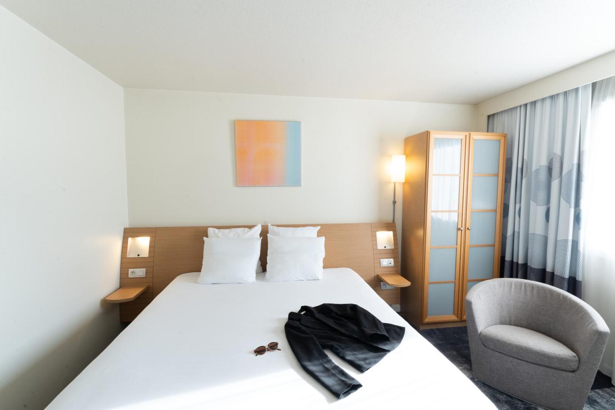 Novotel Nantes Centre Bord De Loire Exteriör bild