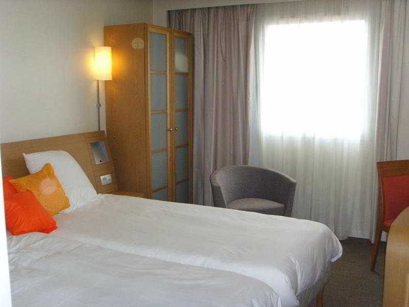 Novotel Nantes Centre Bord De Loire Exteriör bild